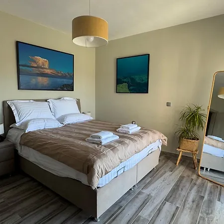 Arty Loft With Sea & Views Apartamento